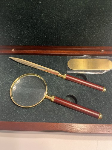 Magnifying glass letter - magnifying,