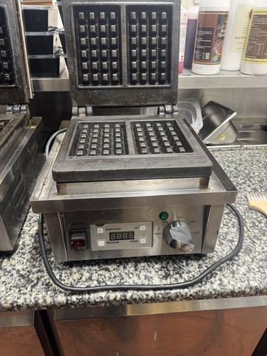 Buffalo waffle maker - buffalo,