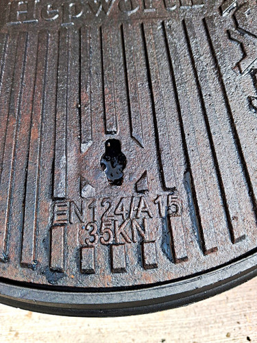 Hepworth round cast iron - round,