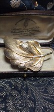VINTAGE Large Exquisite Signed Goldtone Textured Stylized Floral Leaf BROOCH.