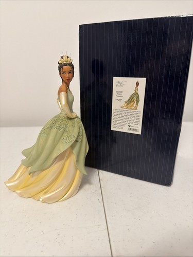 Disney showcase collection - disney,