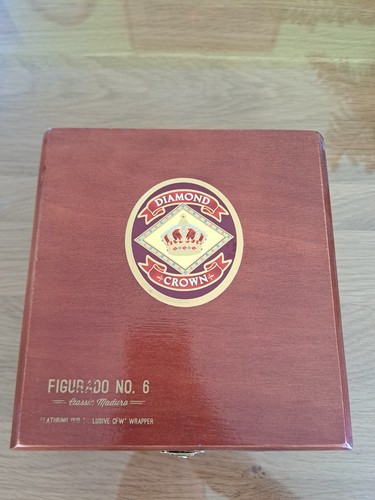 Diamond crown wooden - cigar, box