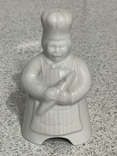 White ceramic figural pie - white,