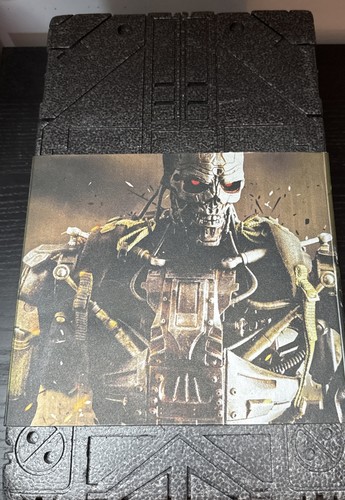 Hot toys terminator salvation - terminator,
