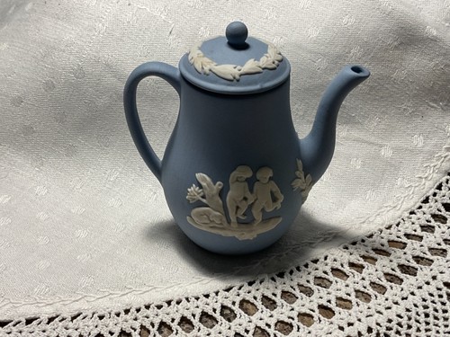 Wedgwood blue jasper ware - blue,