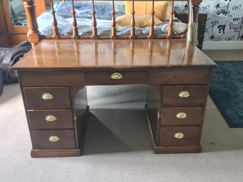 Pine kneehole desk - , 7