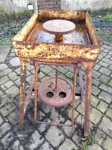Manual treadle potters kick