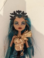 MONSTER HIGH BOO YORK CITY SCHEMES NEFERA DE NILE DOLL 2011 CKC65 EUC + PYRAMID