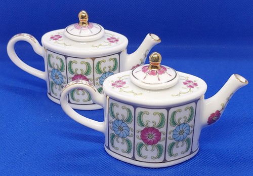 Mini teapots collectable - x2,