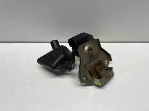 Fuel tank resonator - &, bottle