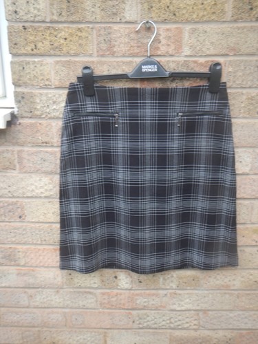 Sblack white plaid skirt - m,