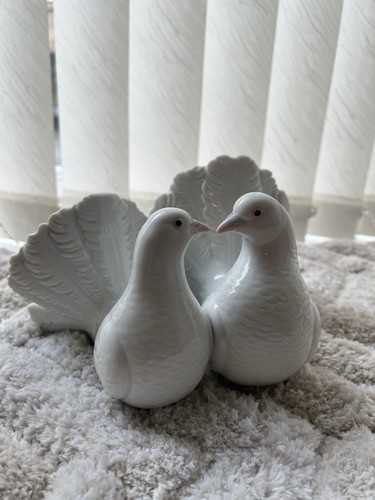Lladro couple doves kissing - lladro,