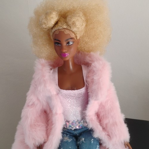 Blonde barbie curly hair - blonde,
