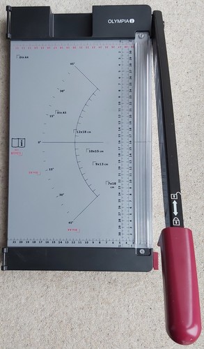 Paper and card - card, guillotine