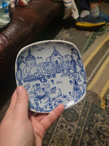Small plate kari nyquist - plate, by