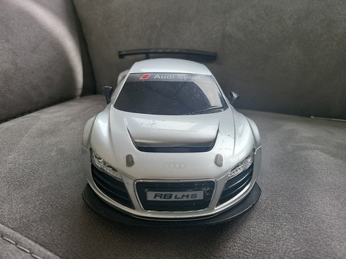 Rastar audi r8 - 1:24,