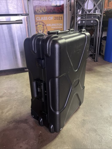 Black hard shell plastic - 19", hard-shell