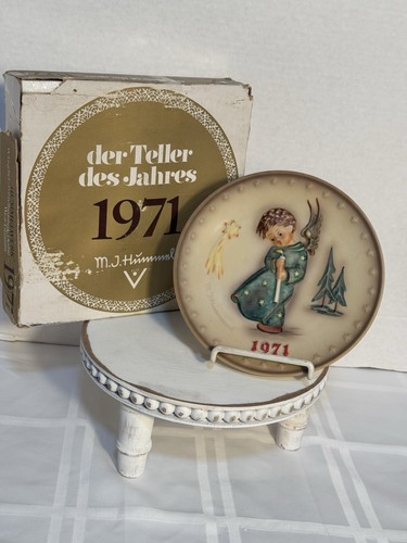 Goebel hummel annual collector - hummel,