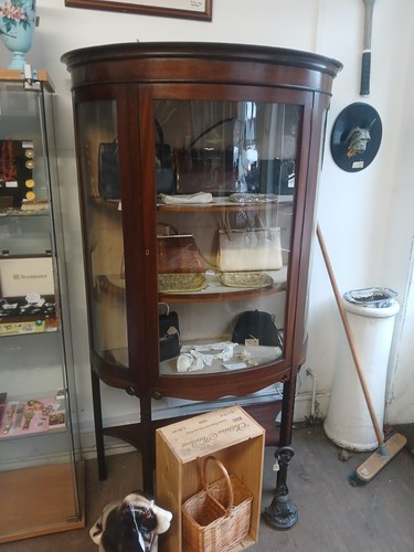 Demi lune display cabinet - lune,
