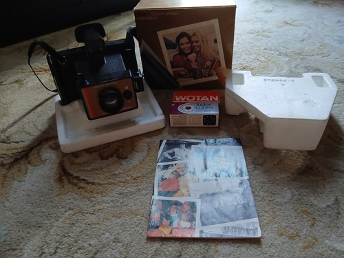 Polaroid colour swinger - colour, land