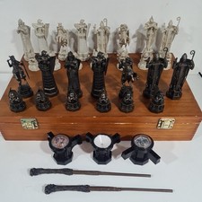 HARRY POTTER CHESS SET -
