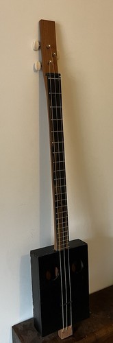 Cigar box guitar beautifully - cigar,