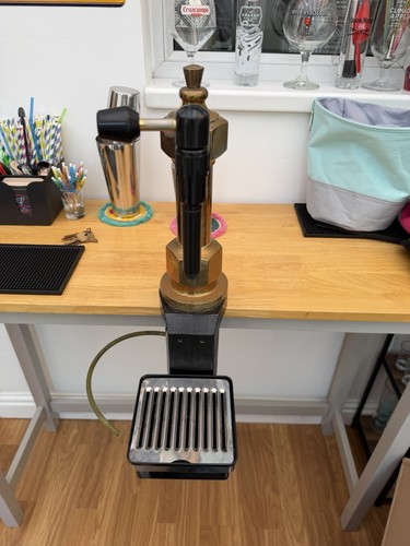 Large vinted caley - solid, brass