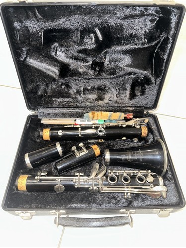 Bundy clarinet with carry - bundy,