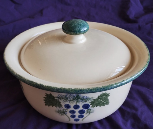 Poole pottery vineyard - ,