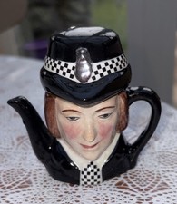 ARTONE Police woman miniature