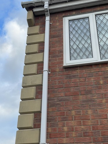 Cast stone quoins - cast, build