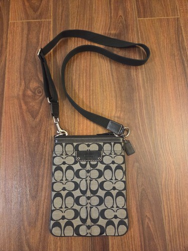 Coach signature crossbody - coach,