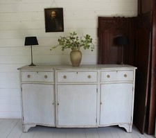 ARTISAN PAINTED MAHOGANY GUSTAVIAN STYLE SERPENTINE FRONTED SIDEBOARD/SERVER