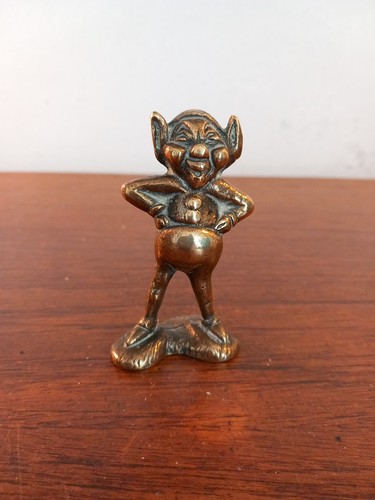 Vintage solid brass - -,