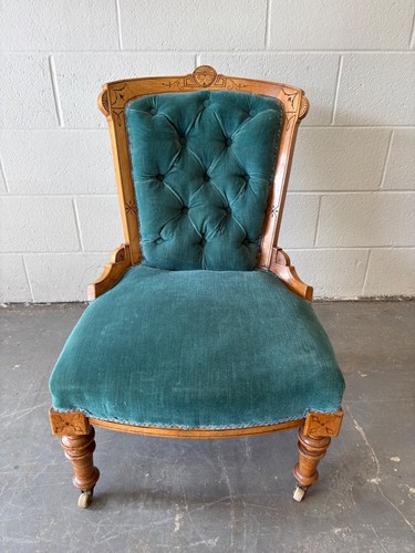 Victorian buttoned back - buttoned,