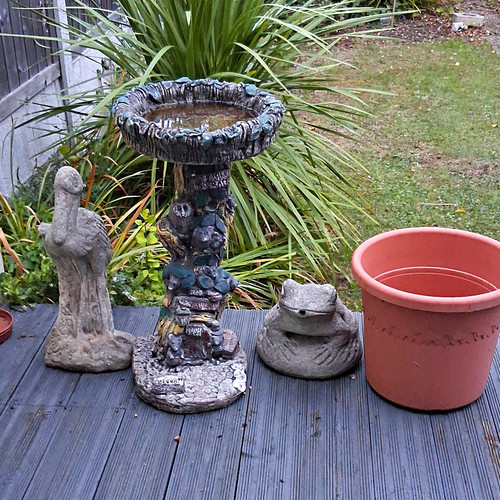 Grey pedestal bird bath - grey,