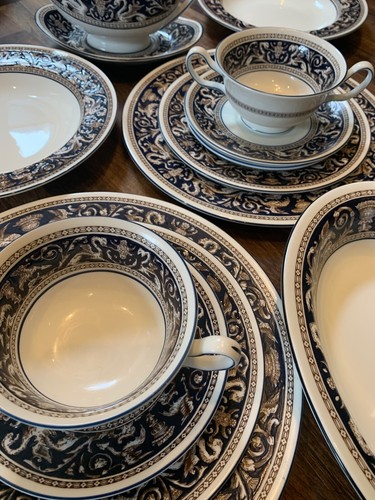Wedgwood florentine dark - dark, blue