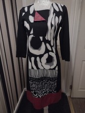 PERUZZI  MIDI LENGTH DRESS.  3/4 SLEEVES.   BLACK/RED/WHITEGREY.  SIZE 36 (UK 8)