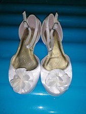 Young Girls Ivory Shoes Size 9