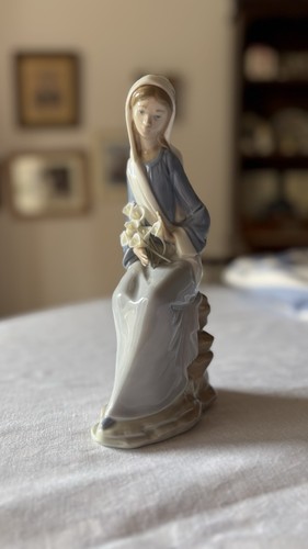 Lladro ornament girl sitting - ornament,