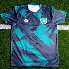 UMBRO IRELAND SOCCER TRAINING JERSEY SIZE MWDIUM VINTAGE 1990,S -VERY RARE RETRO