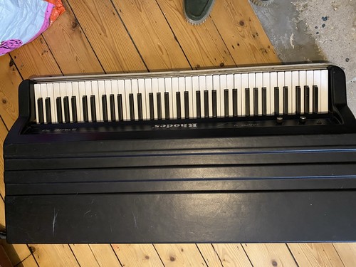 Fender rhodes mark - fender, v