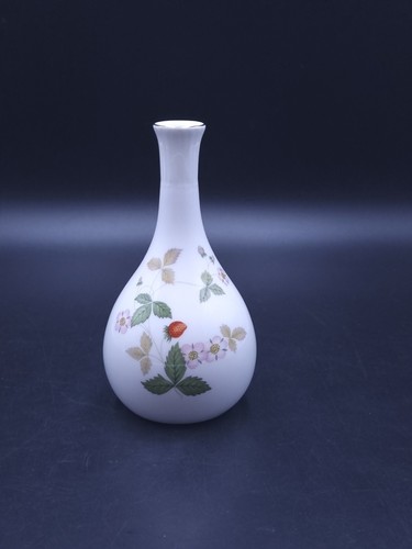 Wedgwood wild strawberry bud - wedgwood,