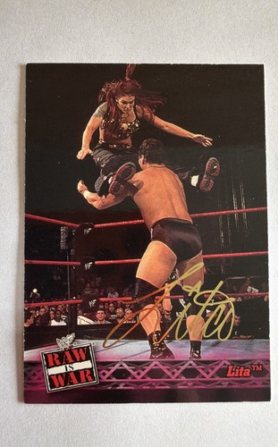 2001 fleer wwf - raw, is