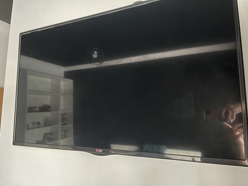 43in plasma flat screen - lg,