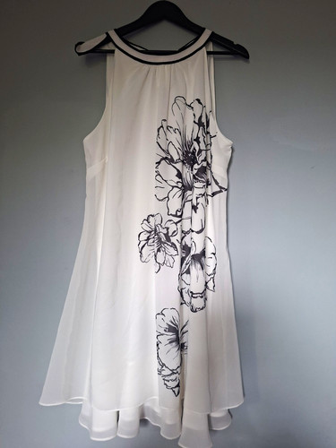 Début women white black - &,