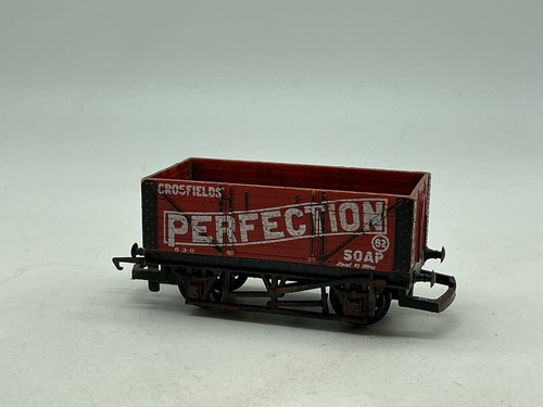 B5683 hornby red perfection - red,