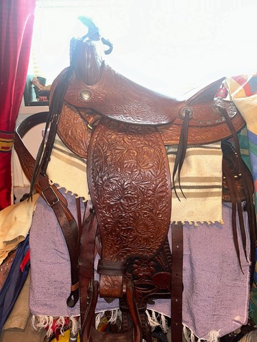 Western saddle - western,