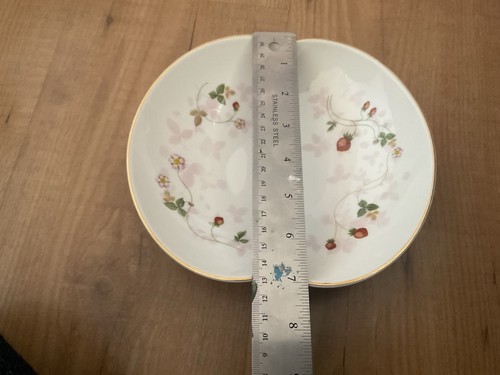Wedgewood petal shape bowl - shape,