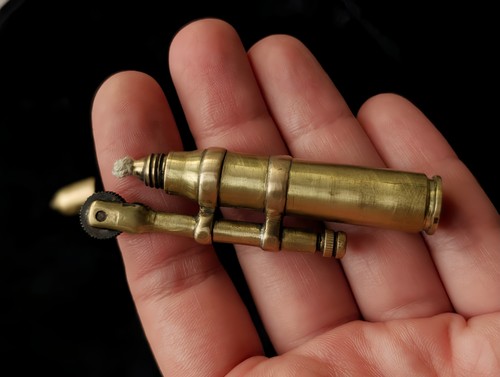 Vintage brass trench lighter - brass,
